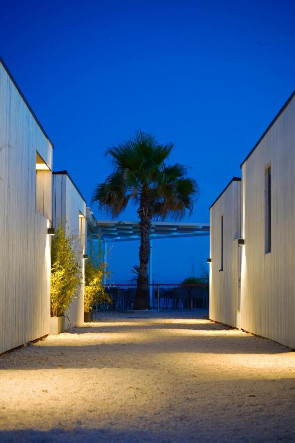 Boutique Style Eco-Beachhouse, Private Jacuzzi Privlaka  Exterior foto