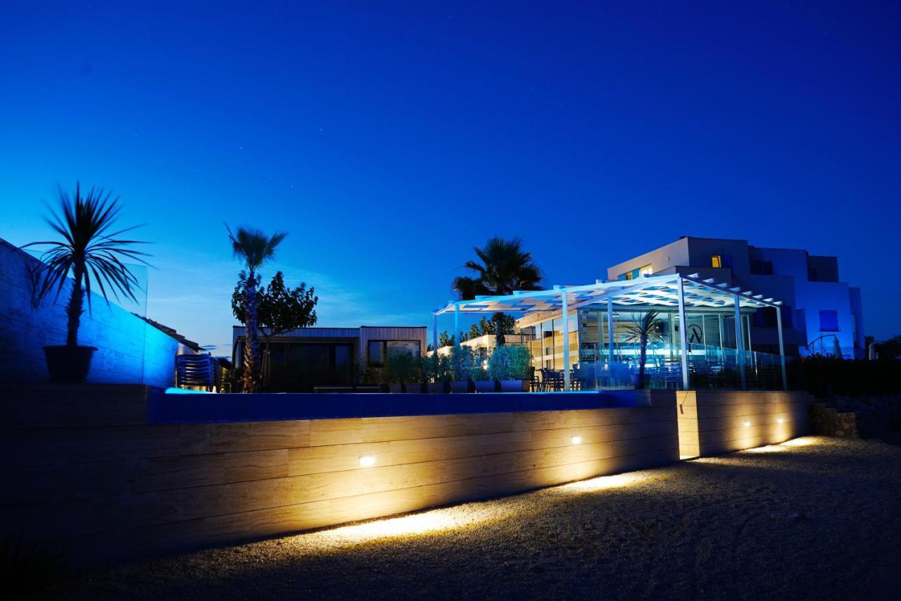 Boutique Style Eco-Beachhouse, Private Jacuzzi Privlaka  Exterior foto