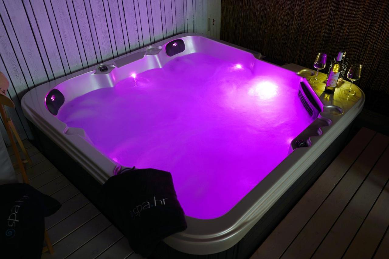 Boutique Style Eco-Beachhouse, Private Jacuzzi Privlaka  Exterior foto