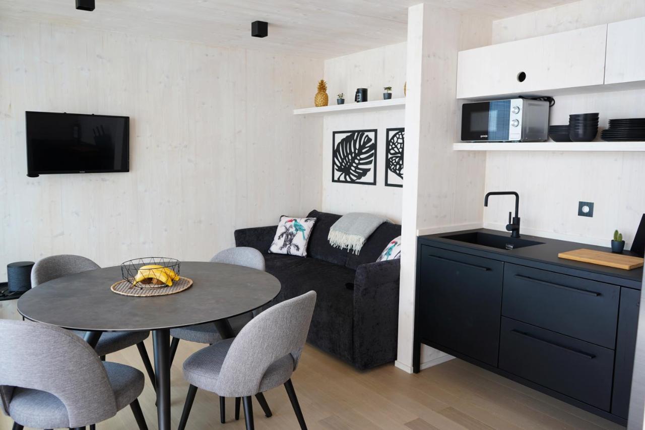 Boutique Style Eco-Beachhouse, Private Jacuzzi Privlaka  Exterior foto